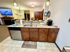 Fridge, microwave, oven, stovetop - Soaring Eagle  311 Ski In Out (Snowshoe)