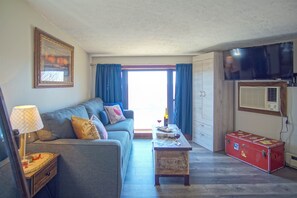 Smart TV, fireplace, table football