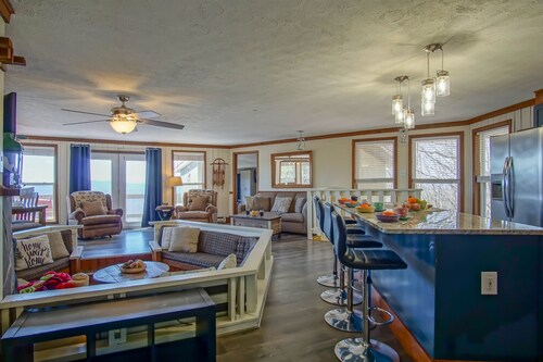 Chalet @ Snowshoe,Kings,Hot Tub,Western Views!