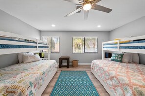 3 soverom, strykejern/-brett, reiseseng for barn og wi-fi