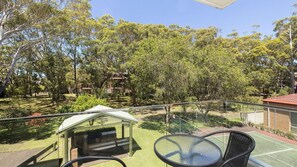 Outdoor dining - Ocean Breeze - Metres to Shoal Bay Beach (Nelson Bay)