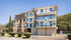 Exterior - Ocean Breeze - Metres to Shoal Bay Beach (Nelson Bay)