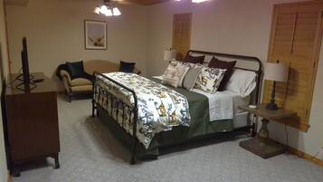 3 bedrooms, desk, iron/ironing board, WiFi