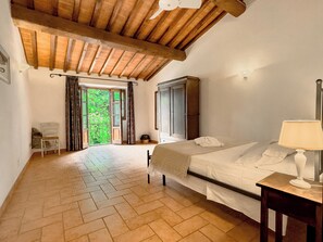 1 habitación y caja de seguridad en la habitación