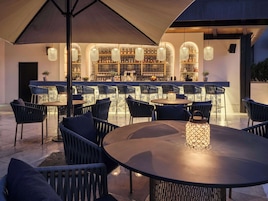 2 bars/lounges, poolside bar