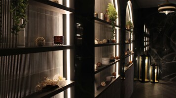 Couples treatment rooms, sauna, hot tub, steam room