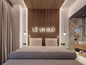 Literie hypoallergénique, minibar, bureau