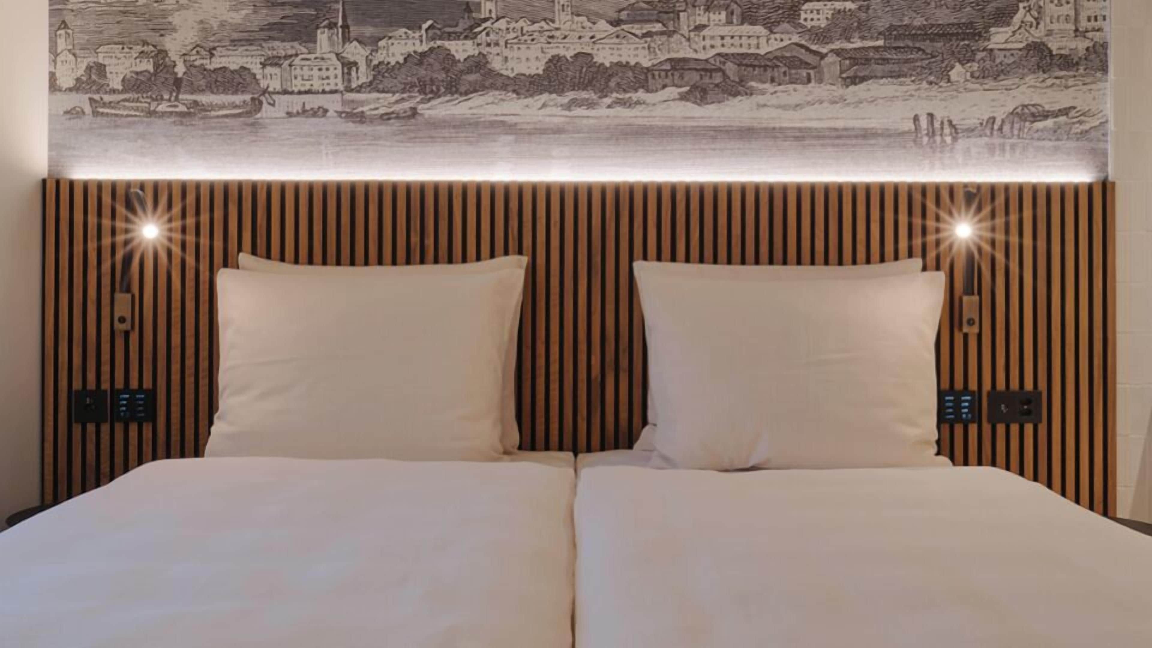 Hypo-allergenic bedding, minibar, desk, laptop workspace