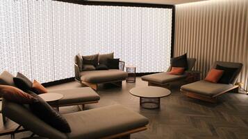 BehandlungsrĂ€ume fĂŒr Paare, Sauna, Whirlpool, Dampfbad