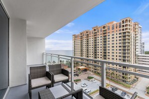 Property grounds - Fully renovated beach front Condo for rent. (Hallandale Beach)