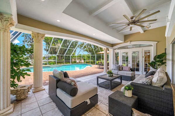 A heated pool - Pool * Pickleball * Soccer * Basket * Sleeps 18! (Tampa)