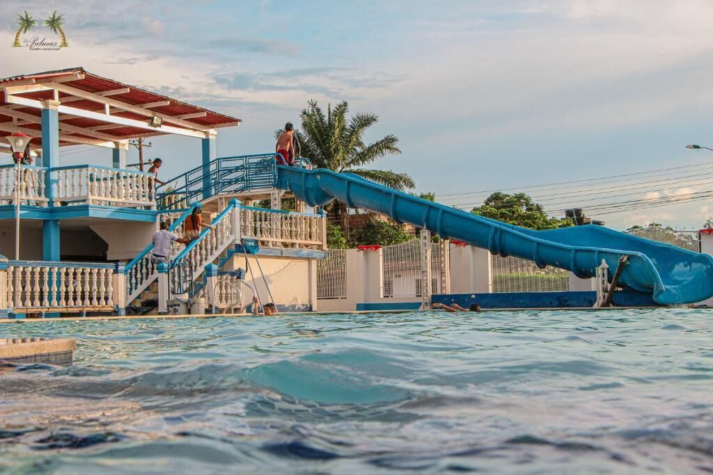 2 outdoor pools