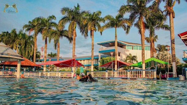 2 piscinas al aire libre