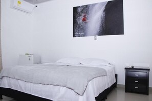 Desk, laptop workspace, free WiFi - Centro Vacacional Las Palmas (San Jose del Guaviare)