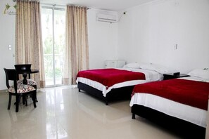 โต๊ะทำงาน, พื้นที่ทำงานแบบใช้แล็ปท็อป, Wi-Fi ฟรี