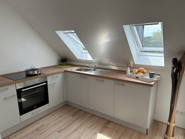 Kühlschrank, Mikrowelle, Ofen, Geschirrspüler