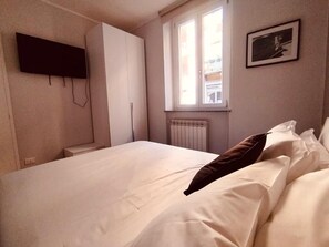 1 bedroom, WiFi, bed sheets - Two Bedroom Apartment (ASTI)