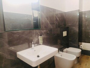 Hårtørrer, håndklæder