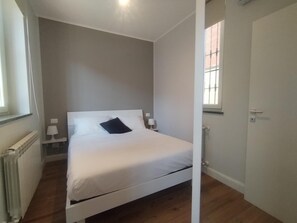 1 sovrum, internet och sängkläder