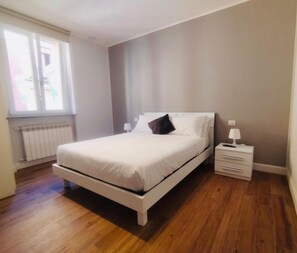 1 bedroom, bed sheets