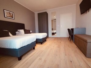 1 chambre, bureau, draps fournis