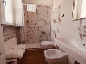 Hair dryer, towels - Studio apartment 27 hhat (ASTI)