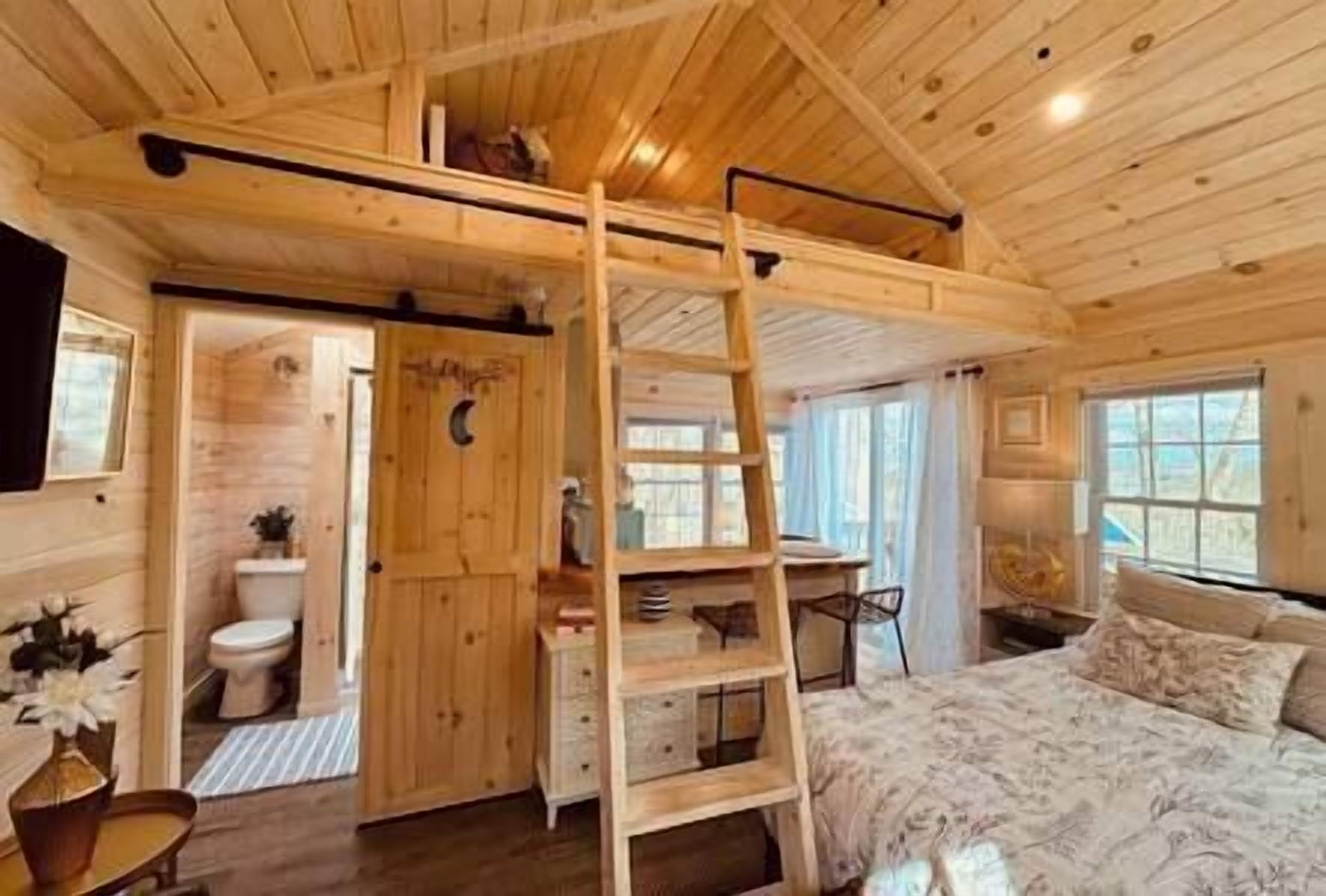 2 habitaciones, tabla de planchar con plancha y ropa de cama 