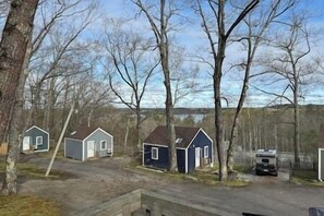 Exterior - Cheerful Cottage with Loft 9 (Edgecomb)