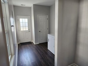 Interior - 5 minutes to Main Gate Lejeune AND 8 minutes to New River Gate (Jacksonville)