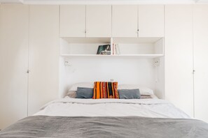 3 Schlafzimmer, Schreibtisch, Bügeleisen/Bügelbrett, WLAN