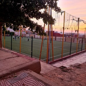 Sport court - 3.simple, Sobre, Proche Mosquée, Proche Plage (Marsa Ben M'Hidi)