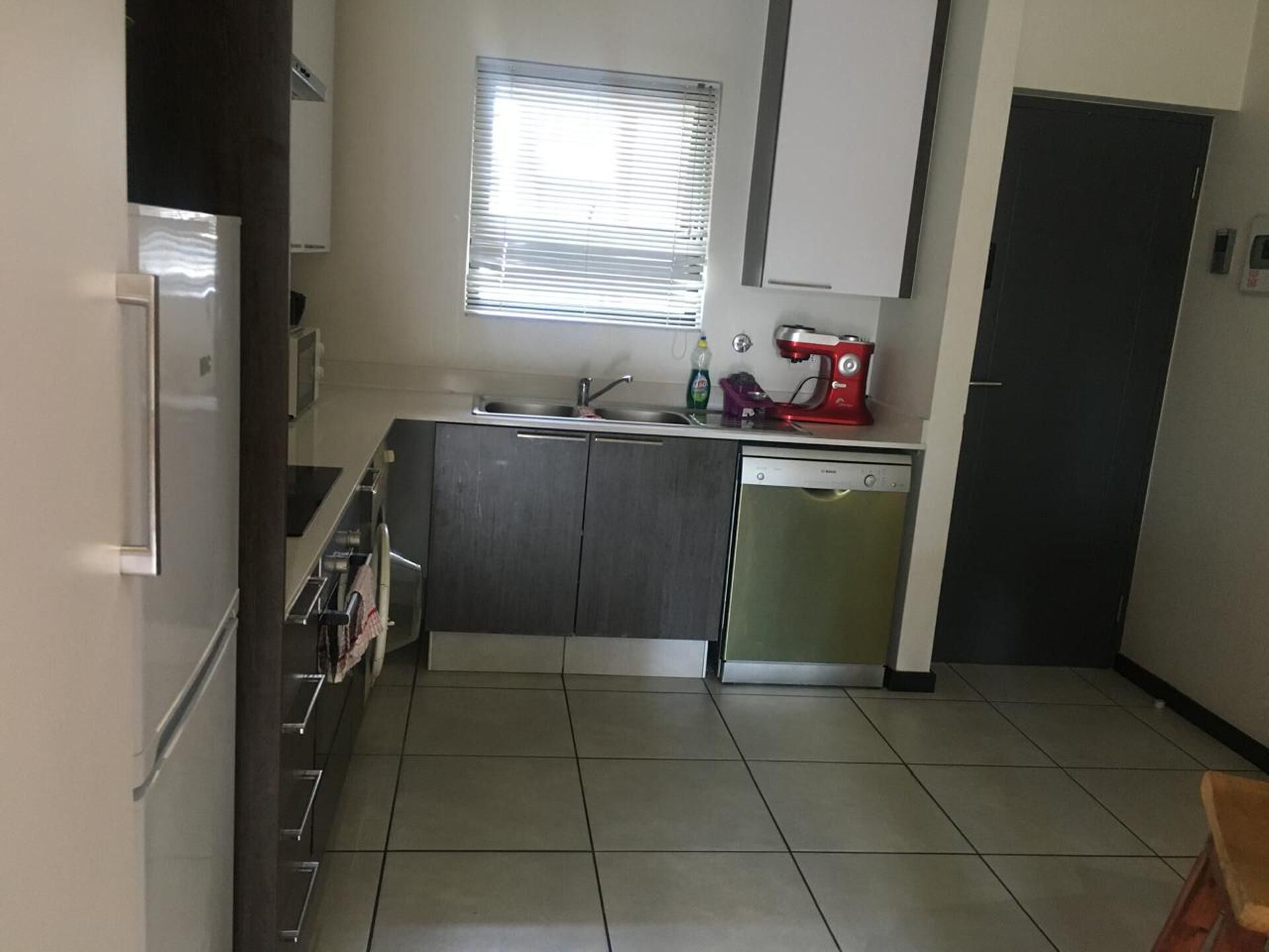 Apartamento | Cozinha privada | Geladeira, micro-ondas, fogão, cooktop