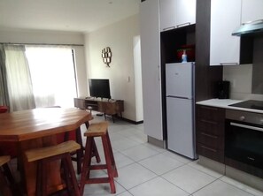 Apartment | Private kitchen - Pool-bbq-3br-2baths-parking-safe-family-friendly (Johannesburg)