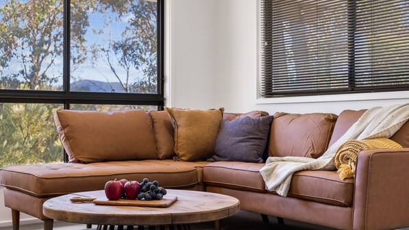 Smart TV - NorthStar 2, perfectly situated in the heart of Jindabyne (Jindabyne)