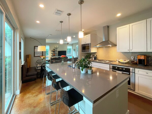Private kitchen - 4 BR Home in West Austin - next to park with pool, playground and tennis courts (Austin)