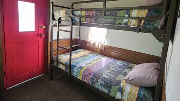 2 bedrooms, bed sheets
