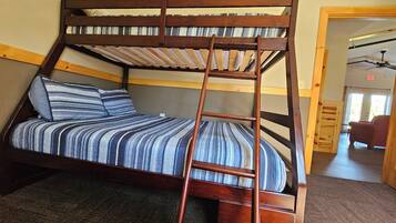 4 bedrooms, free WiFi, bed sheets