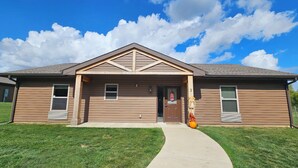 Exterior - Elevated luxury awaits at Legacy Cabins, where bison roam just beyond. (Hanna City)