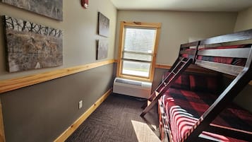4 bedrooms, free WiFi, bed sheets