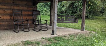 Megan's Lodge on Deep Lake with private dock, patio & wildlife views