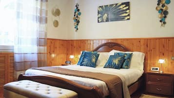 1 bedroom, in-room safe, iron/ironing board, free WiFi