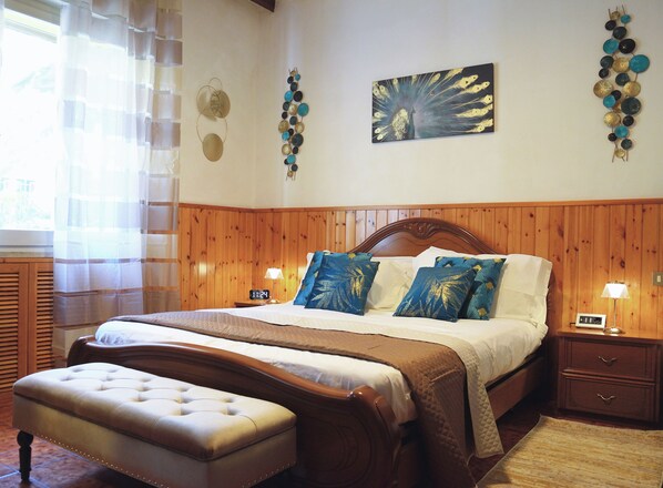 1 bedroom, in-room safe, iron/ironing board, free WiFi