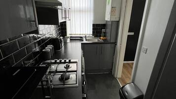 Rumah | Dapur pribadi | Lemari es, microwave, oven, dan kompor