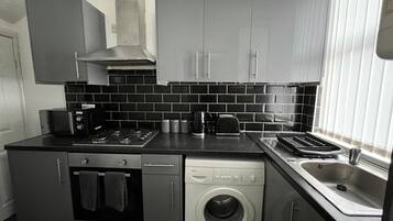 House | Private kitchen | Fridge, microwave, oven, stovetop