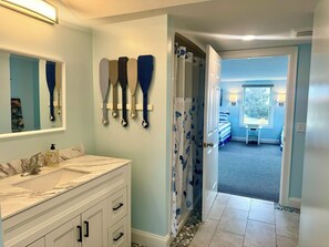 2 chambres, fer et planche à repasser, Wi-Fi, draps fournis