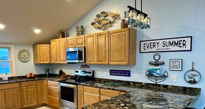 Top Mast Resort-Anchor House, Private Beach Access.