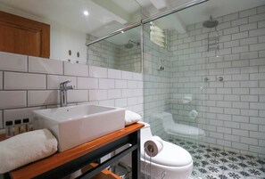 Apartamento (301) | Baño | Ducha, secador de pelo, suelo radiante y toallas