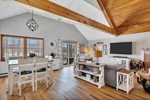 Smart TV, chimenea, videojuegos y futbolito 