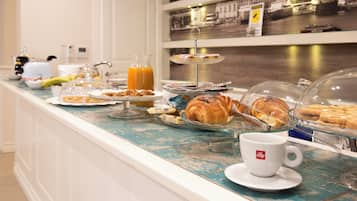 Tägliches inbegriffenes kontinentales Frühstück