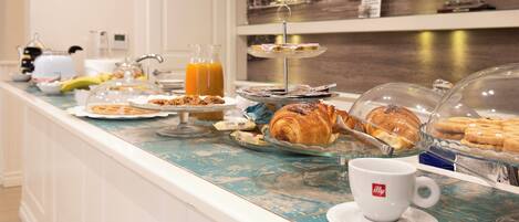 Free daily continental breakfast